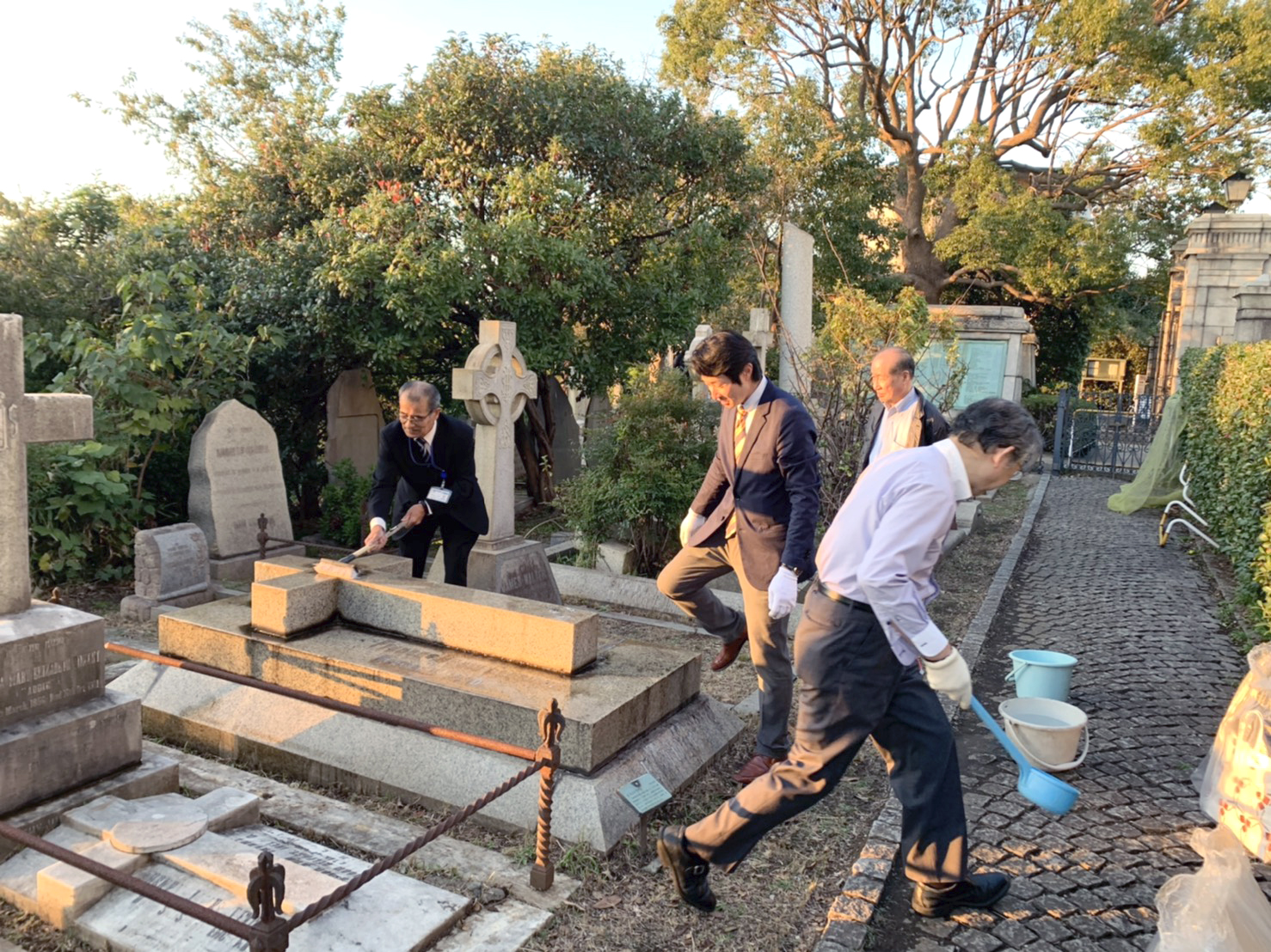 横浜外国人墓地訪問